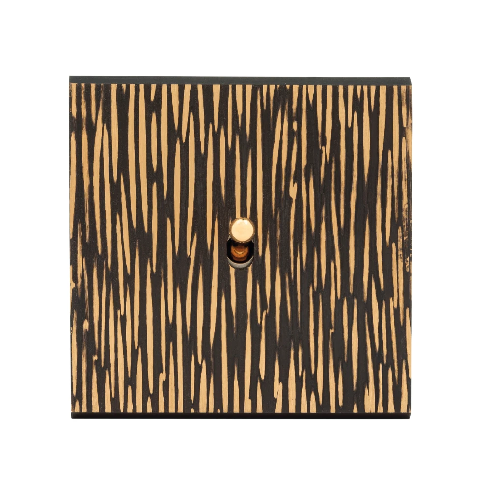 MOD_431_001 Modelec Premium Light switch socket wlacznik wylacznik lichtschalter smart home Brass mosiadz tekstura (1).webp