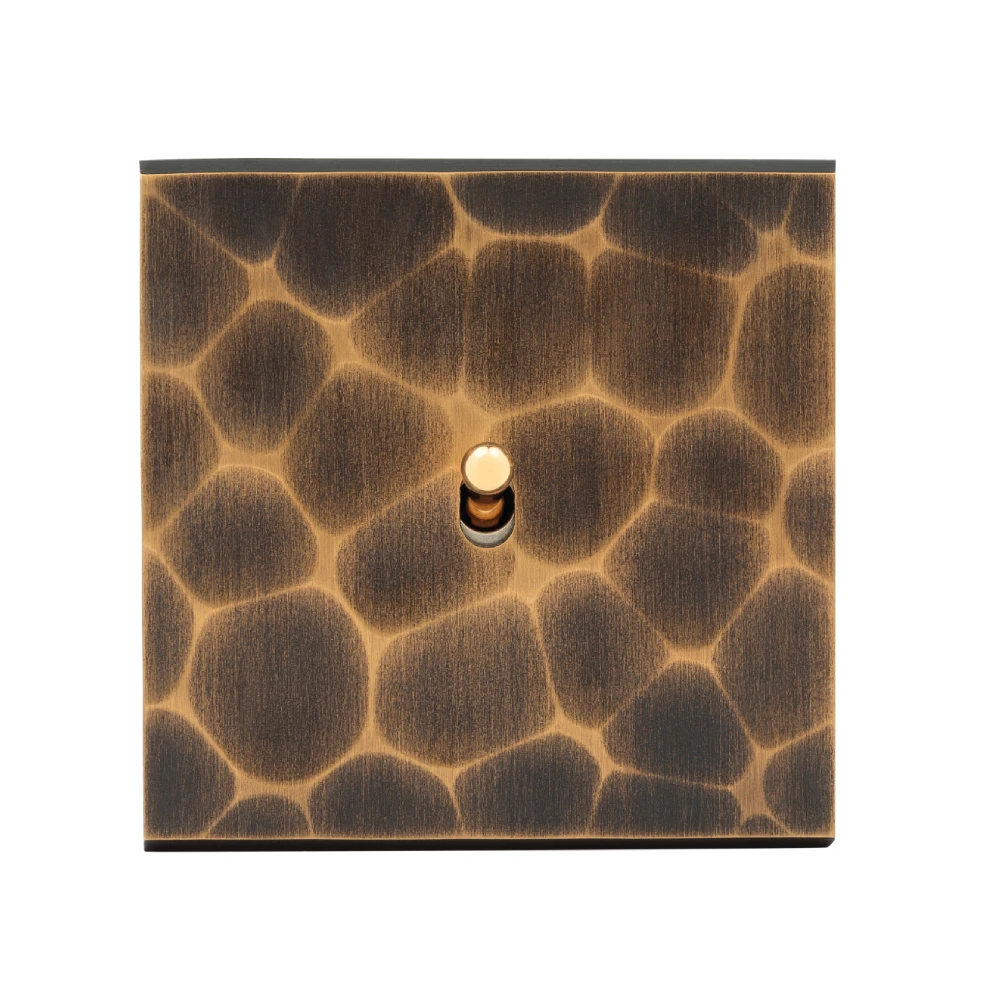 MOD_432_001 Modelec Premium Light switch socket wlacznik wylacznik lichtschalter smart home Brass mosiadz tekstura 2.webp