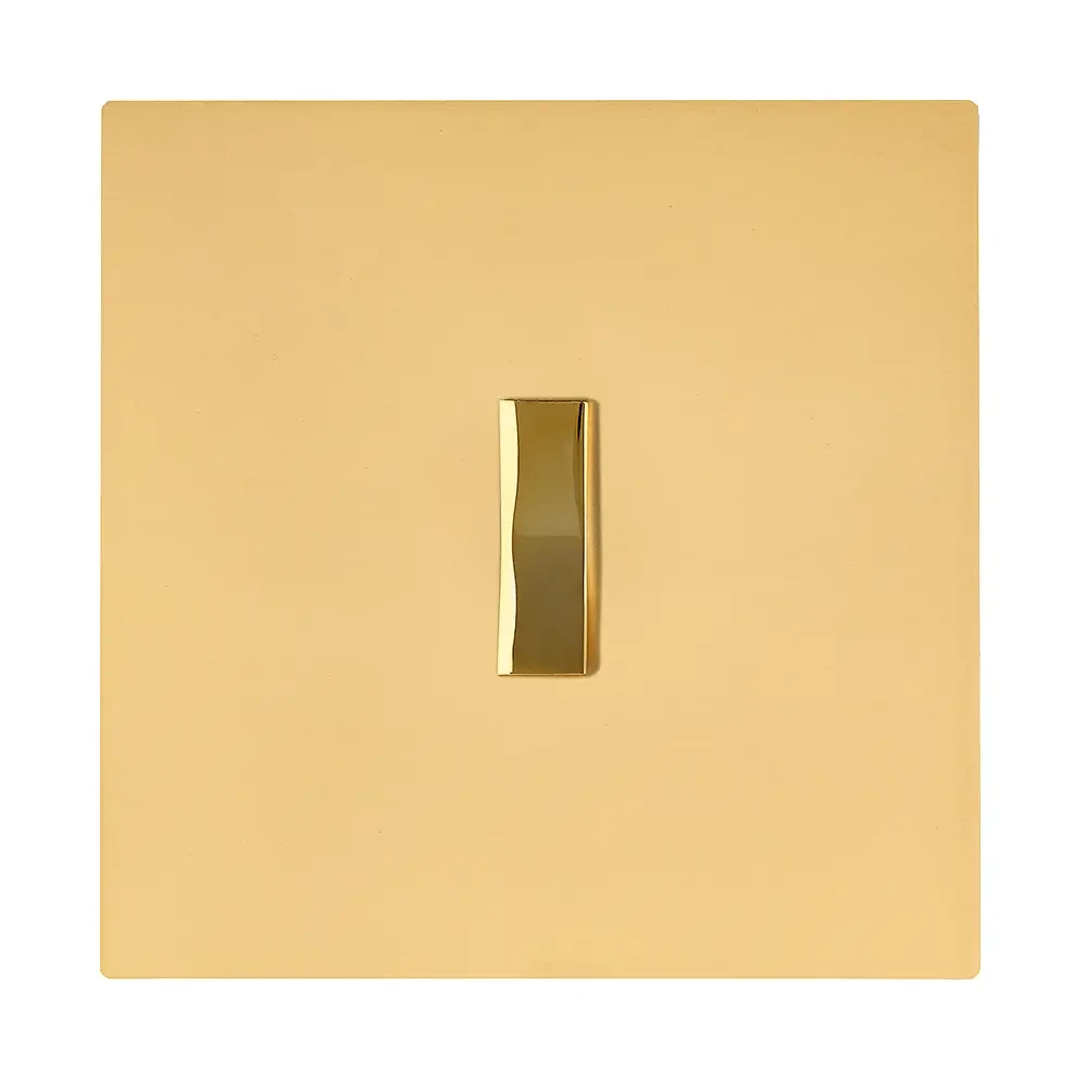 Font_9984 Mia Urbo Home-wlacznik-wylacznik-lacznik-Font-Barcelona-gold-brass-zloty-mosiadz-switch-exclusive-ljusbrytare-uttag-mørkere.webp