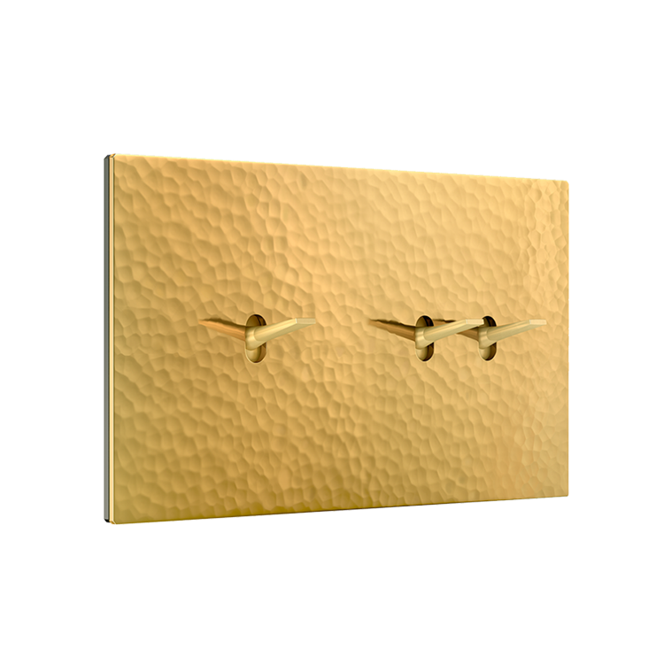 Font_90030_Mia Urbo Home-wlacznik-wylacznik-lacznik-Font-Barcelona-gold-switch-martele-zloty-mlotkowany-exclusive-luxury-lichtschalter-ljusstrombrytare- вимикачі та розетки.png