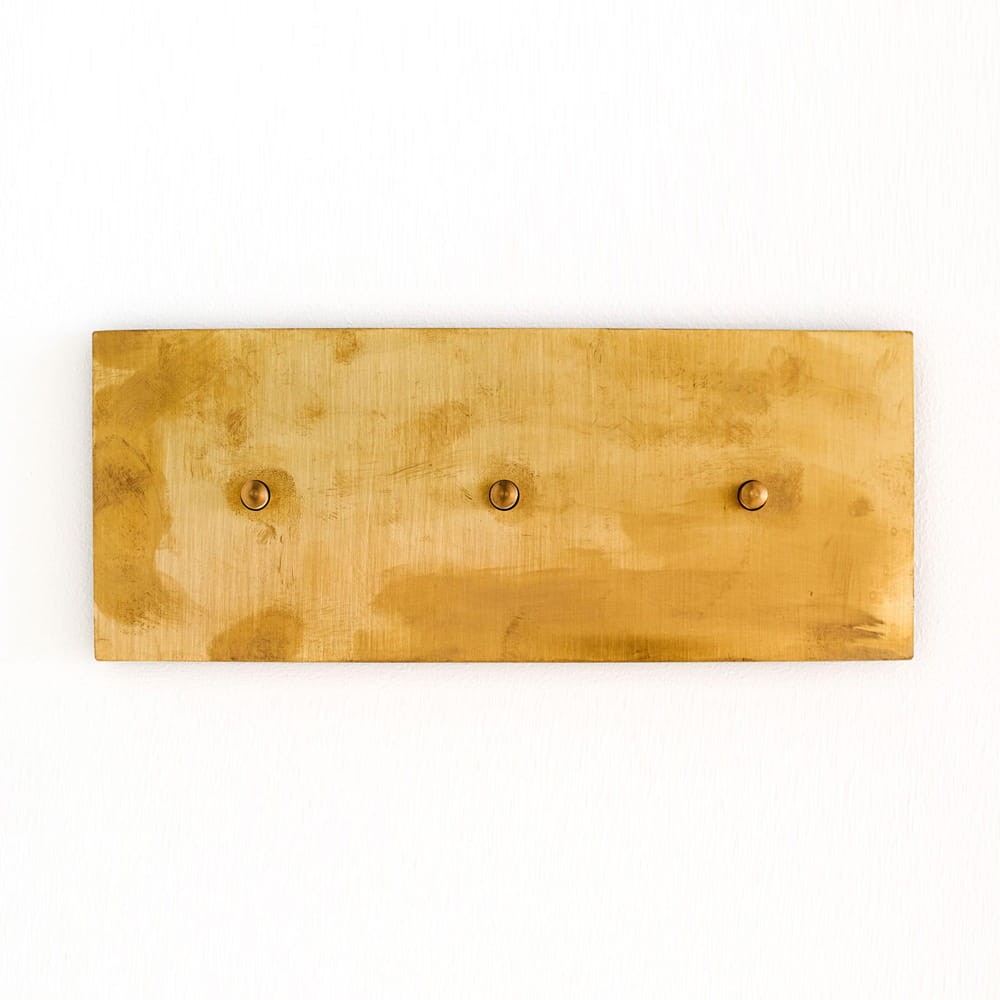 Font_9525_Mia Urbo-wlacznik-wylacznik-lacznik-Font-Barcelona-gold-switch-zloty-mosiadz-patynowany-exclusive-luxury-lichtschalter-ljusstrombrytare- вимикачі та розетки.jpg