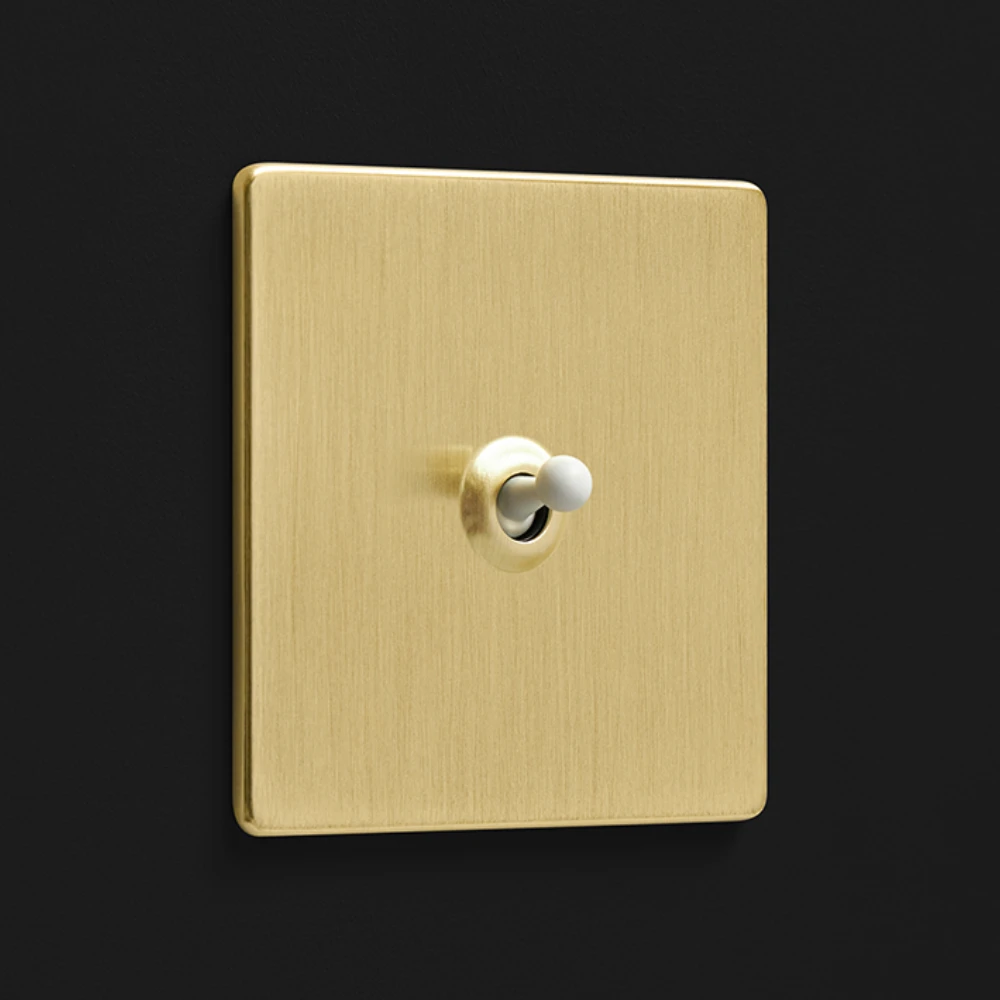 DR_030.001-Mia Urbo Home-wlacznik-wylacznik-lacznik-dzwigniowy-zloty-szczotkowany-bialy-lichtschalter- Steckdosen-lysdæmper.webp