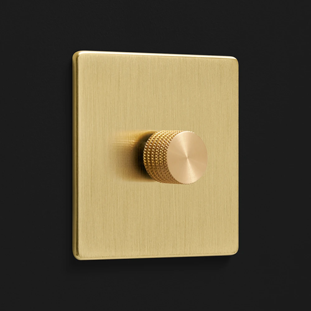 DR_230.001-Mia Urbo Home-wlacznik-wylacznik-lacznik- regulowany-sciemniacz- dimmer -zloty-szczotkowany-brushed-brass-zloty- šviesos-jungikliai-lizdai-halványabb.webp