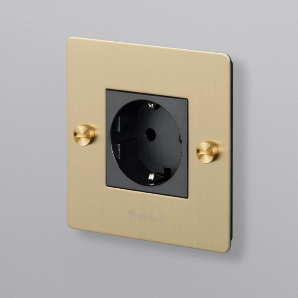 Mia-Urbo- Buster-Punch-zloty-szczotkowany-dzwigniowy-sciemniacz-Gniazdo-wlacznik-wylacznik-lacznik-switch- vypínače-zásuvky- hämardam- slēdži-rozetes-ryškesnis (1).webp