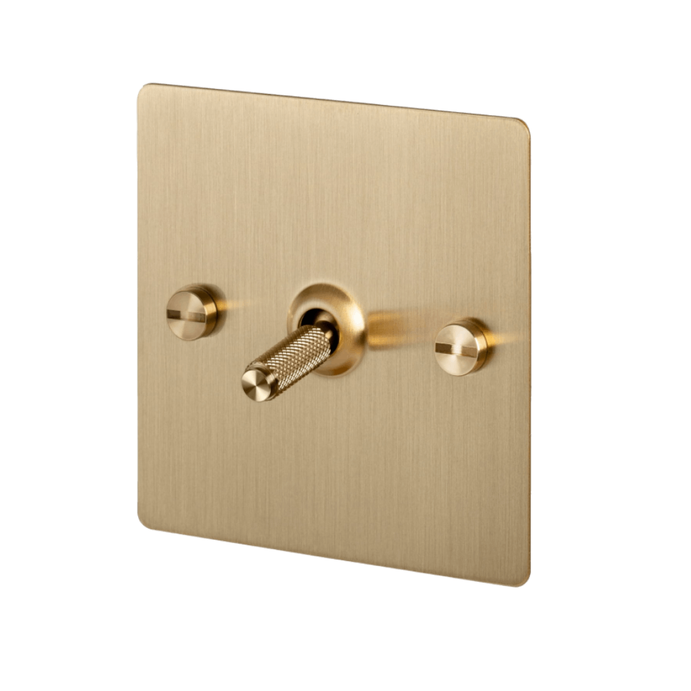 Mia-Urbo- Buster-Punch-UK-zloty-szczotkowany-dzwigniowy-wlacznik-wylacznik-sciemniacz-lacznik-switch- vypínače-zásuvky- hämardam- slēdži-rozetes-ryškesnis (6).png