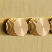 DR_230.003-Mia Urbo Home-wlacznik-wylacznik-lacznik- regulowany-sciemniacz- dimmer -zloty-szczotkowany-brushed-brass-zloty- šviesos-jungikliai-lizdai-halványabb.webp