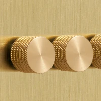 DR_230.004-Mia Urbo Home-wlacznik-wylacznik-lacznik- regulowany-sciemniacz- dimmer -zloty-szczotkowany-brushed-brass-zloty- šviesos-jungikliai-lizdai-halványabb (1).webp