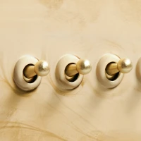 DR_050.004-Mia Urbo Home-wlacznik-wylacznik-lacznik-dzwigniowy-dzwigienkowy -zloty- patynowany-zloty-gold-brass-patinated-šviesos-jungikliai-lizdai-halványabb (1).webp