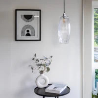 Soho Lighting Henley Curve Fluted-Mia-Urbo-lampa-wiszaca-sufitowa-pendant-retro-vintage-klasyczna-szklana-mosiadz-antyk-premium-oswietlenie-Lambid-Lamput-Lampes-Lámpák (1).webp