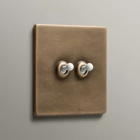 DR-Mia-Urbo-Premium-wlacznik-dzwigniowy-dzwigienkowy-wlacznik-gniazdo-automatyka-domowa-porcelanowy-dzwonkowy-retro-loft-mosiadz-antykowany 2.webp
