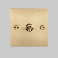 Mia-Urbo- Buster-Punch-UK-zloty-szczotkowany-dzwigniowy-wlacznik-wylacznik-sciemniacz-lacznik-switch- vypínače-zásuvky- hämardam- slēdži-rozetes-ryškesnis (12).webp