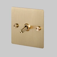 Mia-Urbo- Buster-Punch-UK-zloty-szczotkowany-dzwigniowy-wlacznik-wylacznik-sciemniacz-lacznik-switch- vypínače-zásuvky- hämardam- slēdži-rozetes-ryškesnis (11).webp