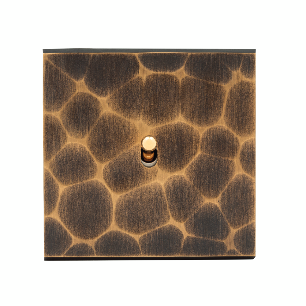 MOD_432_001 Modelec Premium Light switch socket wlacznik wylacznik lichtschalter smart home Brass mosiadz tekstura 2.webp