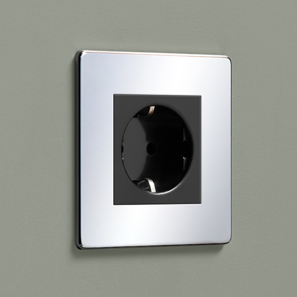 DR_S70.001_B Mia Urbo Design gniazdo kontakt socket pojedyncze chrom czarny chrome.webp