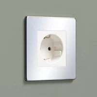 DR_S70.001_B Mia Urbo Design gniazdo kontakt socket pojedyncze chrom bialy chrome.webp