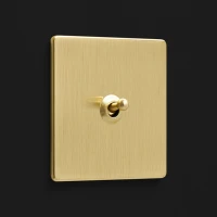 DR_030.001-Mia Urbo Home-wlacznik-wylacznik-lacznik-dzwigniowy-zloty-szczotkowany-brushed-brass-zloty- šviesos-jungikliai-lizdai-halványabb.webp