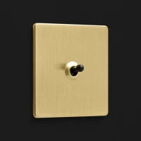 DR_030.001-Mia Urbo Home-wlacznik-wylacznik-lacznik-dzwigniowy-zloty-szczotkowany-brushed-brass-czarny- vypínače- zásuvky- hämardam.webp
