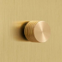 DR_230.001-Mia Urbo Home-wlacznik-wylacznik-lacznik- regulowany-sciemniacz- dimmer -zloty-szczotkowany-brushed-brass-zloty- šviesos-jungikliai-lizdai-halványabb (1).webp