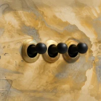 DR_250.003-Mia Urbo Home-wlacznik-wylacznik-lacznik-dzwigniowy-dzwigienkowy -zloty- patynowany -brushed-brass-czarny- vypínače- zásuvky- hämardam (1).webp