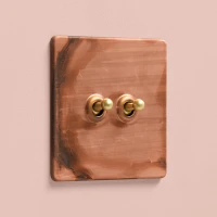 DR_060.002-Mia Urbo Home-wlacznik-wylacznik-lacznik-sciemniacz- dzwigniowy-dzwigienkowy-toggle-miedz-patynowana-copper-patinated-zloty-šviesos-jungikliai-lizdai-halványabb.webp