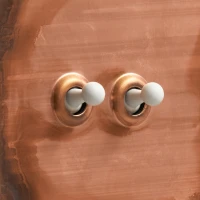 DR_060.002-Mia Urbo Home-wlacznik-wylacznik-lacznik-dzwigniowy-dzwigienkowy-toggle-dolly-miedz-patynowana-copper-bialy-вимикачі-розетки- реостат (1).webp