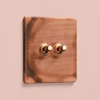 DR_060.002-Mia Urbo Home-wlacznik-wylacznik-lacznik- dzwigniowy-dzwigienkowy-toggle-dolly - miedz-patynowana-copper-miedz poler- вимикачі-розетки- реостат.webp