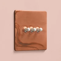 DR_060.003-Mia Urbo Home-wlacznik-wylacznik-lacznik-dzwigniowy-dzwigienkowy-toggle-dolly-miedz-patynowana-copper-bialy-вимикачі-розетки- реостат.webp