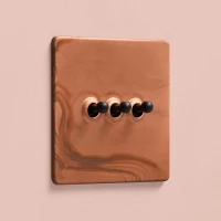 DR_060.003-Mia Urbo Home-wlacznik-wylacznik-lacznik- dzwigniowy-dzwigienkowy-toggle-dolly - miedz-patynowana-copper-czarny- vypínače- zásuvky- hämardam.webp