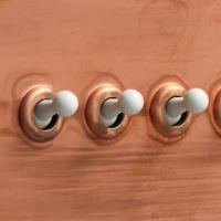 DR_060.004-Mia Urbo Home-wlacznik-wylacznik-lacznik-dzwigniowy-dzwigienkowy-toggle-dolly-miedz-patynowana-copper-bialy-вимикачі-розетки- реостат (1).webp