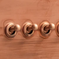 DR_060.004-Mia Urbo Home-wlacznik-wylacznik-lacznik-dzwigniowy-dzwigienkowy-miedz-patynowana-copper -miedz- vypínače-zásuvky-stmievač (1).webp