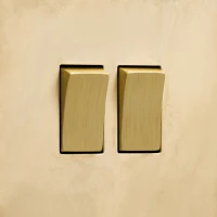DR_150.002-Mia Urbo Home-wlacznik-wylacznik-lacznik-sciemniacz- klawiszowy-patynowany-zloty-brass-gold-smoked-patinated-zloty-šviesos-jungikliai-lizdai-halványabb (1).webp