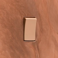 DR_160.001-Mia Urbo Home-wlacznik-wylacznik-lacznik-klawiszowy-patynowana-miedz-copper-patinated-tarnished miedz-szczotkowana-vypínače-zásuvky-stmievač (2).webp