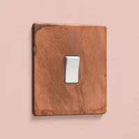 DR_160.001-Mia Urbo Home-wlacznik-wylacznik-lacznik-klawiszowy-patynowana-miedz-copper-patinated-tarnished-bialy-вимикачі-розетки- реостат.webp