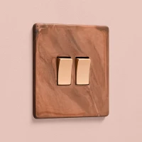 DR_160.002-Mia Urbo Home-wlacznik-wylacznik-lacznik-klawiszowy- patynowana-miedz-copper-patinated-miedz poler- вимикачі-розетки- реостат.webp