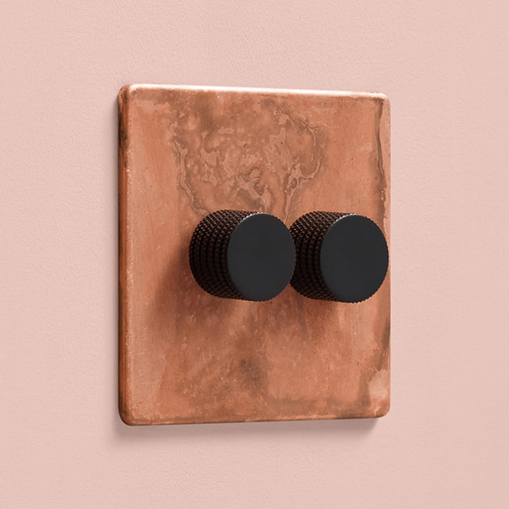 DR_260.002-Mia Urbo-lysdæmper-wlacznik-wylacznik-lacznik- sciemniacz-dimmer- miedz-cooper-patinated-tarnished-patynowana-loft-czarny- vypínače- zásuvky- hämardam.jpg