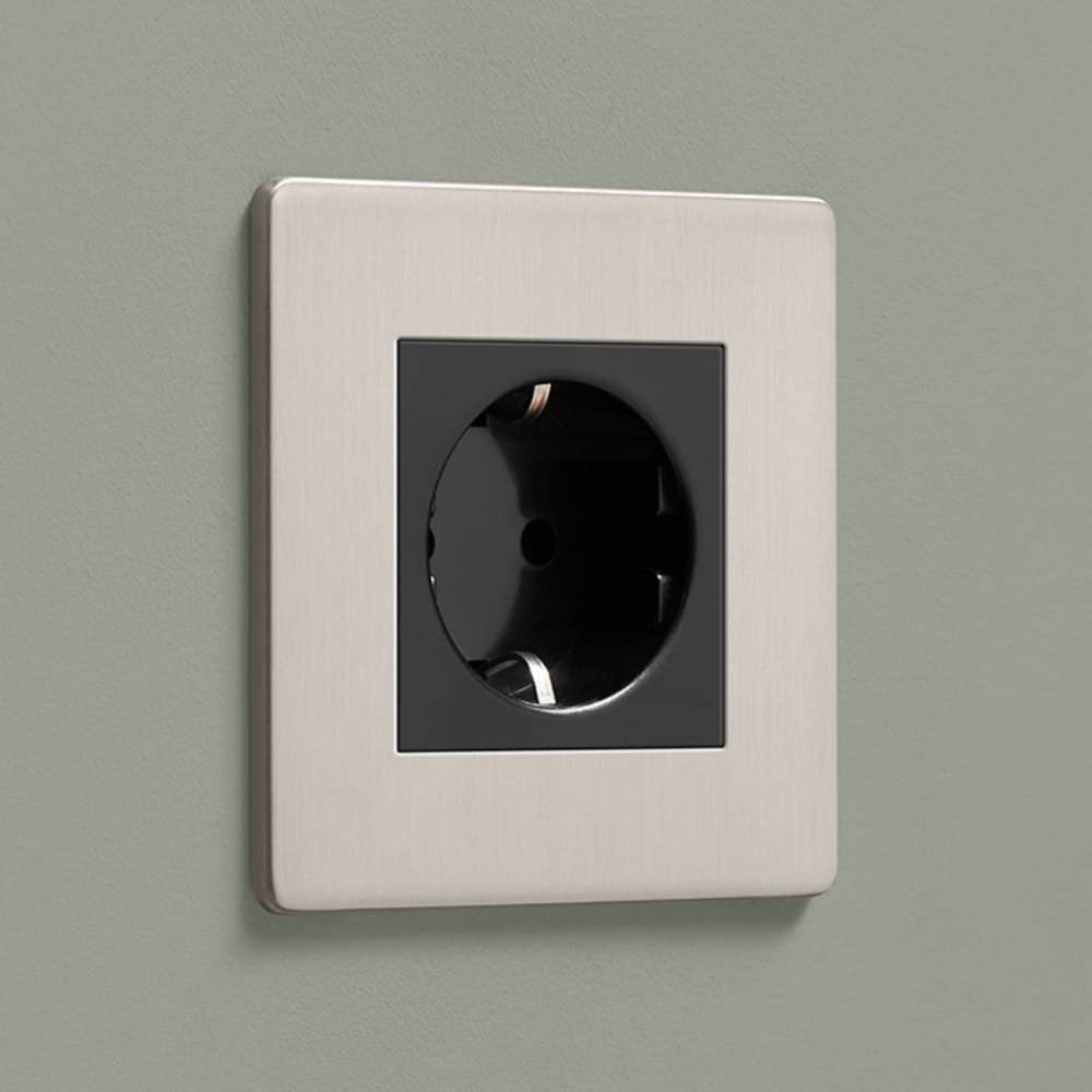 DR_S40.001-Mia Urbo Home-gniazdo-kontakt-socket-shuko-lichtschalter-Steckdosen-lysdæmper-vypínače- zásuvky- hämardam- lysbrytere- stikkontakter-gaismas-slēdži-rozetes-ryškesnis- вимикачі-розетки- реостат-silver (2).jpg