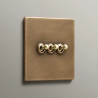 DR-Mia-Urbo-Premium-wlacznik-dzwigniowy-dzwigienkowy-wlacznik-Light-Switches-Sockets-Home-automation-smart-wlacznik-gniazdo-krzyzowy--retro-loft-mosiadz-antykowany 2.webp