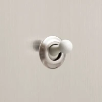 DR_040.001_W Mia Urbo Home wlacznik swiatla dzwigniowy pojedynczy szczotkowany stalowy - bialy  detal.webp