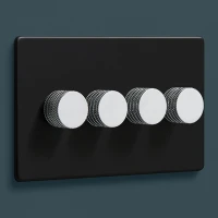 DR_220.004-Mia Urbo Home-wlacznik-wylacznik-LED-sciemniacz-poczworny-dimmer-czarny-chrom- ljusbrytare-uttag.webp