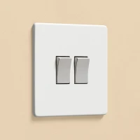 DR_110.002-Mia Urbo Home-wlacznik-wylacznik-lacznik-klawiszowy-biały -srebrny- vypínače- zásuvky.webp